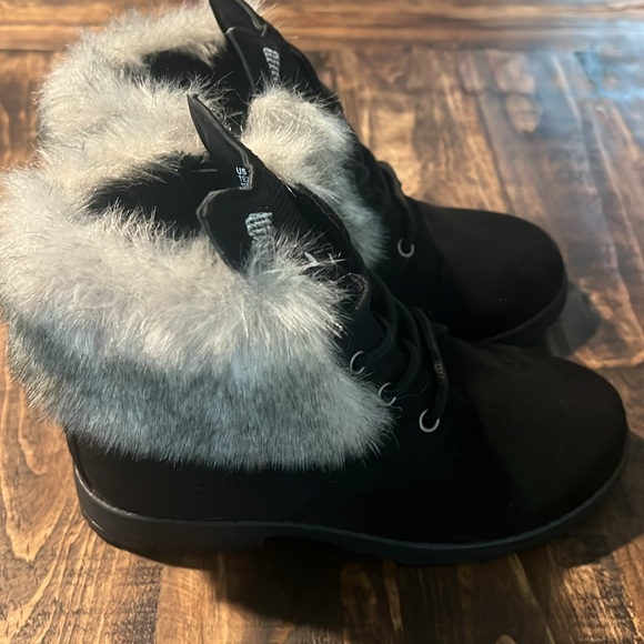 Size 1.5/2 US girls black kitty cat boots NWOT - Picture 2 of 8